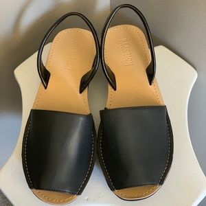 ⬇️Kenneth Cole Reaction Peep Toe Wedge